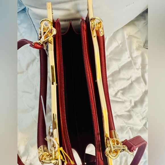 Elegant Burgundy Shoulder Bag - Picture 11 of 13